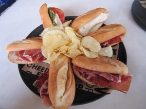 Various "montaditos"