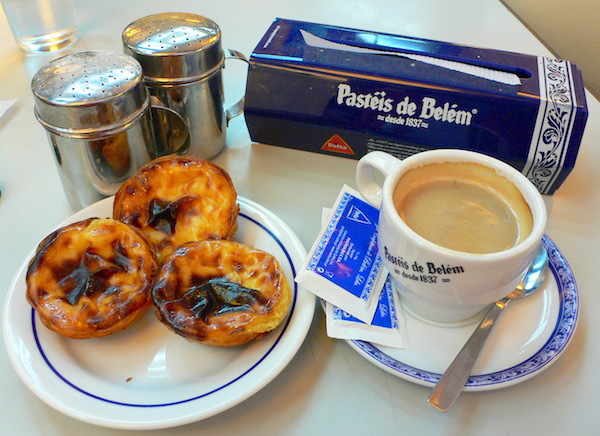 Pasteis with a cafe.